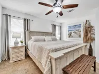 Destin Beach House. 1 Block  to Private Beach Access!! Bikes. Golf Cart Deals. - 4-Sterne