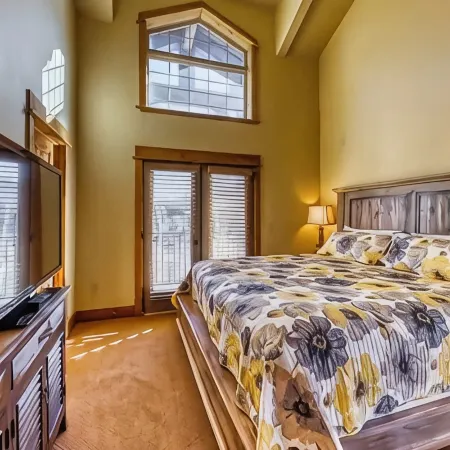 Spacious Condo with a Beautiful View and Lots to do in Brian Head UT. BL-25016