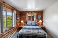 The Trout House- An Authentic Montana Cabin, Perfect for Yellowstone Adventures! - シャレー