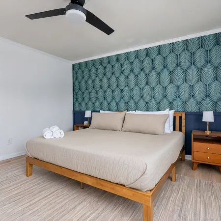 Coral House - Incredible Sunsets + Walk to Beach!