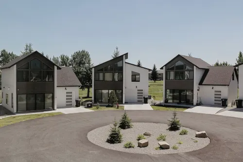 New + Modern 3BR House - 4-Star