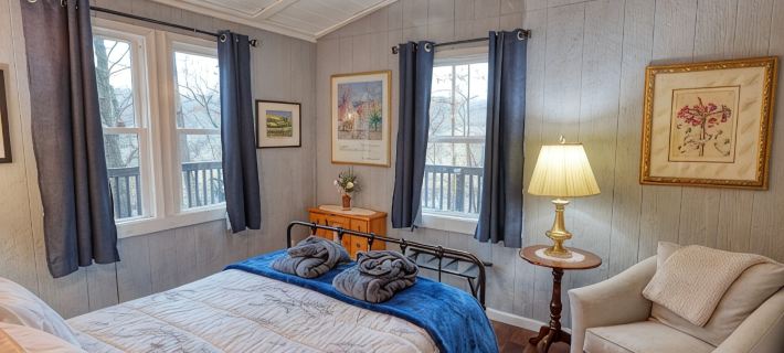 Rivah Retreat -River Front- Fishing -Hot tub Hotels in Shenandoah County