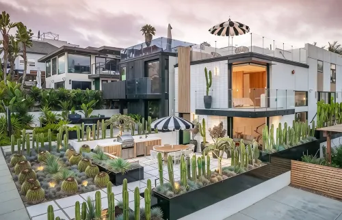 BRAND NEW LUXURY BEACHFRONT HOME @ MOONLIGHT BEACH - Beach