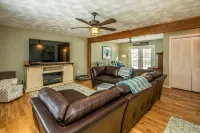 NEW LISTING - 4-Star