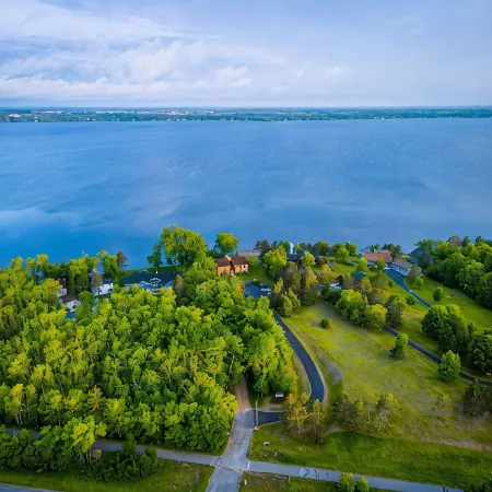 Breezy Hills - Unit 3; Lake Bemidji, King Bed, Kayaks, PB Trail Private Access