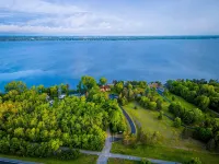 Breezy Hills - Unit 3; Lake Bemidji, King Bed, Kayaks, PB Trail Private Access - 3-Star
