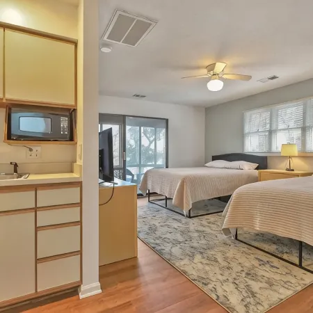 Spacious 4 bed/ 4 bath Villa on Golf Course