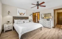 🌄Luxe House - NEW game room, hot tub, firepit, private retreat 🌄 - 4-Star