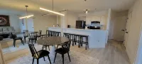 Newly Renovated 2BR - walk to lift;  walk to Stratton Village; easy parking - 4성급