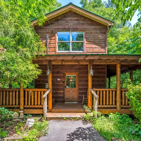 Summer Specials! Hot Tub, Pond, Bears, Fireplace, Pigeon Forge, Gatlinburg