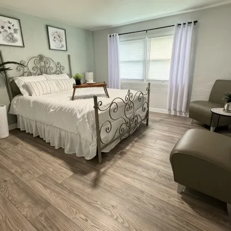 Quiet & Cozy: Close to Galveston Bay & Kemah , Galveston &  NASA Space center