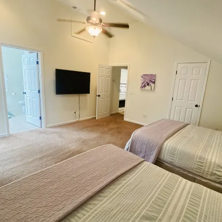 Peaceful private pool home dog friendly sleeps 8. large private lot fully fenced