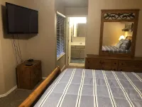 Cozy Condo w/ pool & gym in prime McCall location - Pools