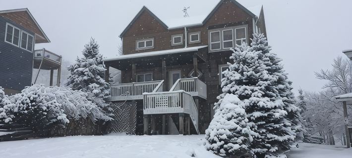 6 Bdrm 5 Bath Sleeps 14 Ski in and Ski out Slopeside! Hotels in Beech Mountain