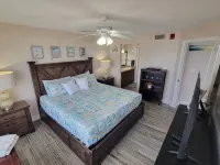 Bobby's oceanfront   2 king suites and bunk beds condo - Hot Tub