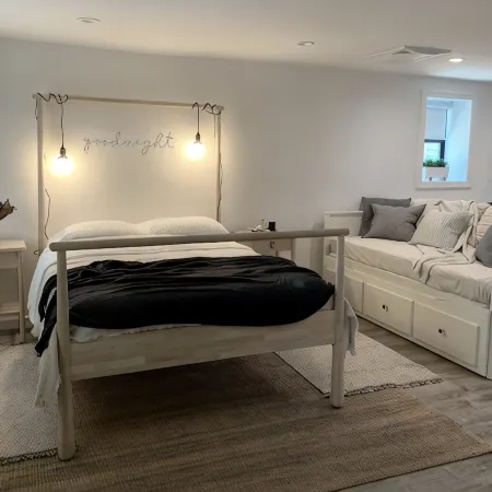 Stylish Tarrytown Studio - Walk to Train & Main St