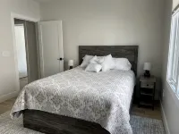 SNL New condominium one block from West Bay. Great location. - 4-Star