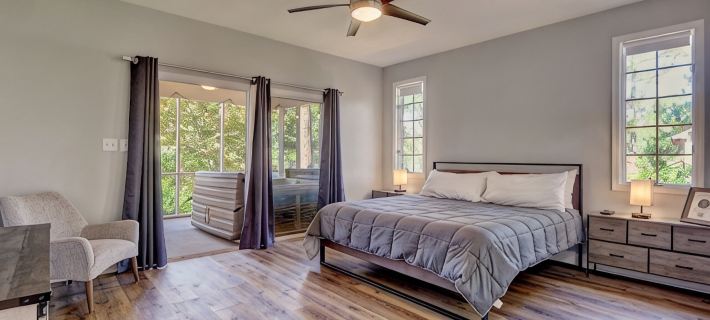 Luxury Golf Simulator, Golden Tee, Shuffleboard, Hot Tub and Stunning Views! Hotels in Pinehurst