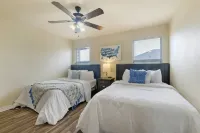 20% OFF Updated 3BR 2.5BTH Townhome - Pet-friendly - Fast WiFi-Driveaway Parking - Wifi