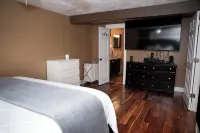 Cozy Home with a Pool, Hot Tub & Steam Shower - Pools