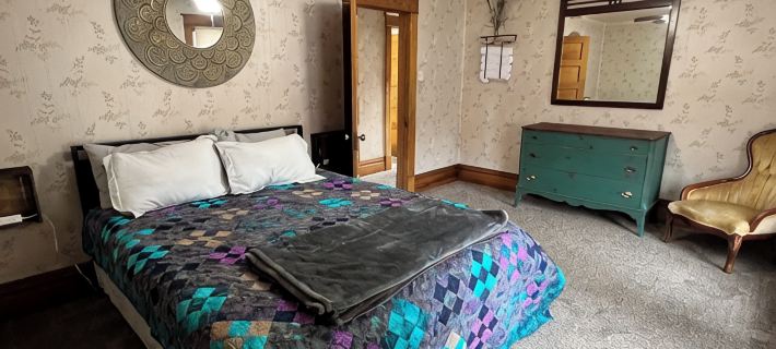 1800s Home Restored 5Br · Walk to UW & Downtown Hotels in Laramie