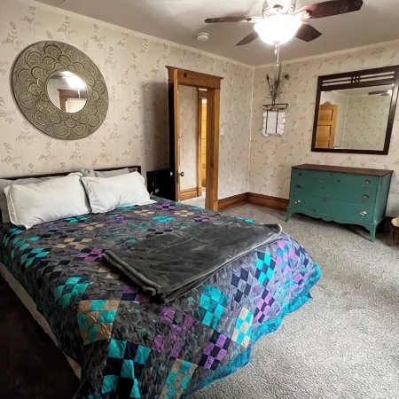 1800s Home Restored 5Br · Walk to UW & Downtown