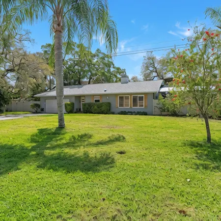 Quiet Oceanside Getaway excellent for families with children- Palm Harbor, FL