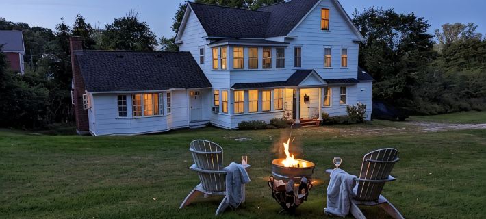 Enjoy comfortable elegance in this secluded grand home located in town Отели в г. Ленокс