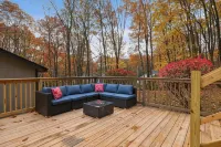 Heart of Pocono Mountains - Huge Yard - Game Rm <10 min to Kalahari & Casino - Wi-Fi