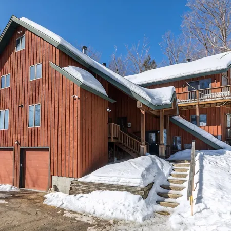 Luxury 8BR Ski In/Out Okemo Chalet on Sachem Trail Sleeps 22 Adults