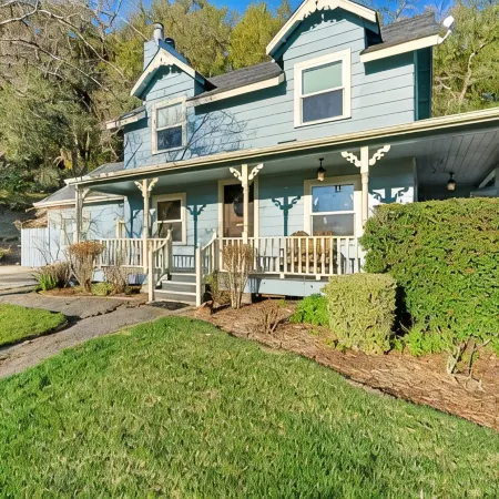 Relax & Gather: Healdsburg Farmhouse for 10 with Pool, Hot Tub & BBQ