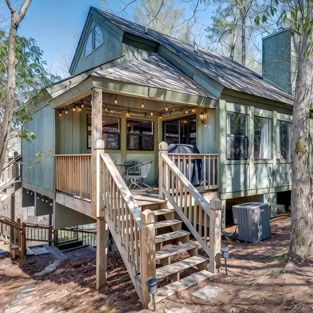 Relaxing 3Br Cabin Retreat in Helen, GA – Perfect for Families & Couples