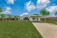 Cozy Designer Family Home Arcade, Park, Tennis, Trails, Pickleball and King bed - Boutique