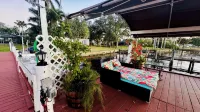 Waterfront House with Heated Pool, Jacuzzi & Private Dock - Private Pools