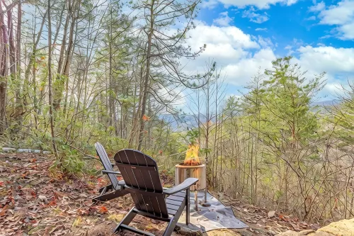 Mountain Retreat with Stunning views, 7 Priv Acres, Sauna, Hot Tub, and Gameroom - Chalets