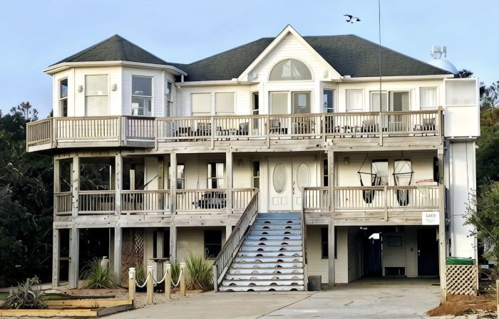 7 Bed 5 Bath Newly Renovated Beach Getaway only 500 feet to the Beach