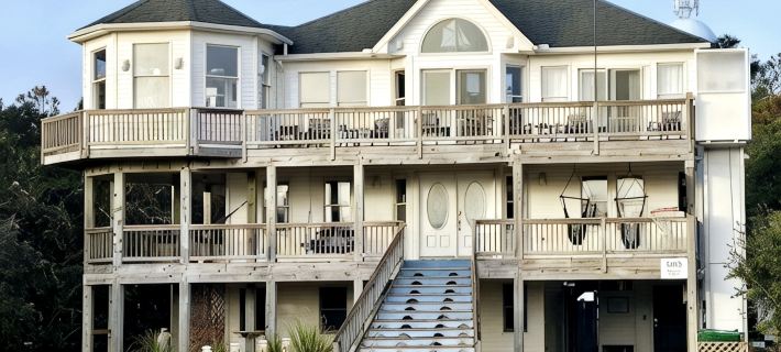 7 Bed 5 Bath Newly Renovated Beach Getaway only 500 feet to the Beach Hoteles en Corolla