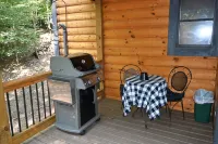 3 Bedroom, 2 Bath Cabin with a Private Creek, Fire Pit, WiFi - Alppimaja
