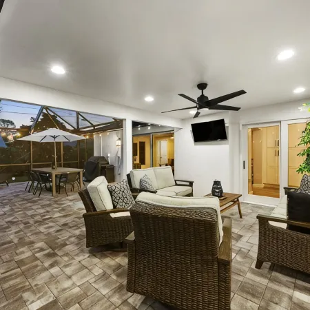 NEW Naples Modern Farmhouse w/Heated Pool, Sleep 10