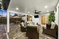 NEW Naples Modern Farmhouse w/Heated Pool, Sleep 10 - 3 tähden