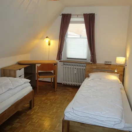 Modern apartment on the 1st floor, 3 rooms + dining area, kitchen w. Dishwasher, bathroom
