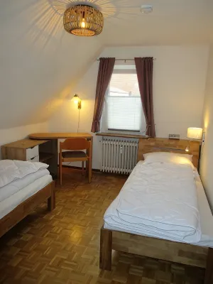 Modern apartment on the 1st floor, 3 rooms + dining area, kitchen w. Dishwasher, bathroom - 2-Sterne