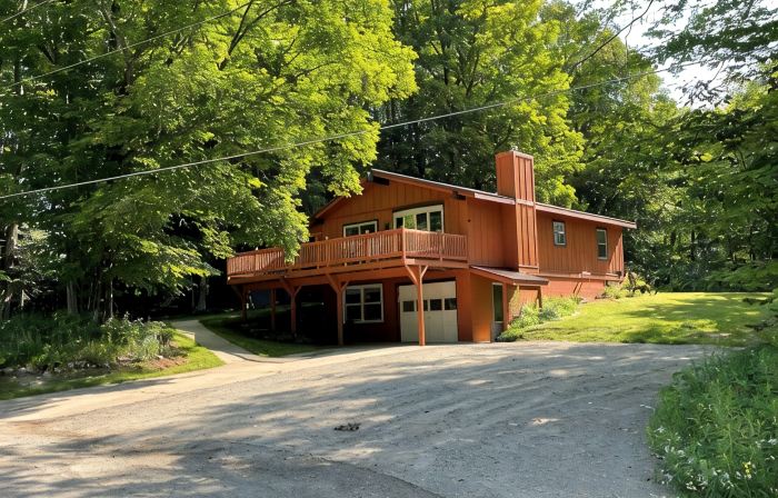 Updated & Central. ATV Trails, golfing, skiing pictured rocks within 3 miles.