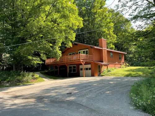Updated & Central. ATV Trails, golfing, skiing pictured rocks within 3 miles. - Wi-Fi