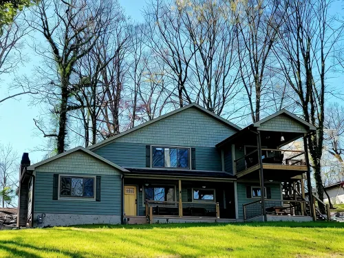 4 BR 3 Bath cabin on Cherokee Lake with private dock.  Sleeps 10 to 12. - Hytter