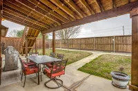 Fabulous 5 Bedroom/4 bath Home  4K TV's Fireplace  Foosball! - バルコニー