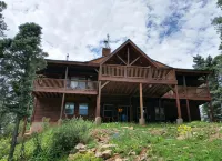 Mountain Elegance with Multiple Living Areas. Featured on HGTV’s House Hunter’s - 4 étoiles