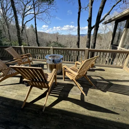 Flat Mountain Estates with long range views and beautiful decor