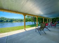 Ultimate Riverfront Stay Huge Dock + Prime Fishing Access - 4-stjärniga