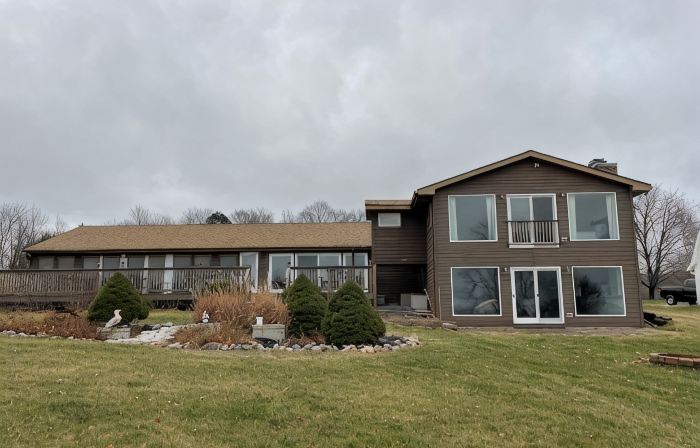 Spacious Bayside Retreat in Door County. All the views and not the traffic.
